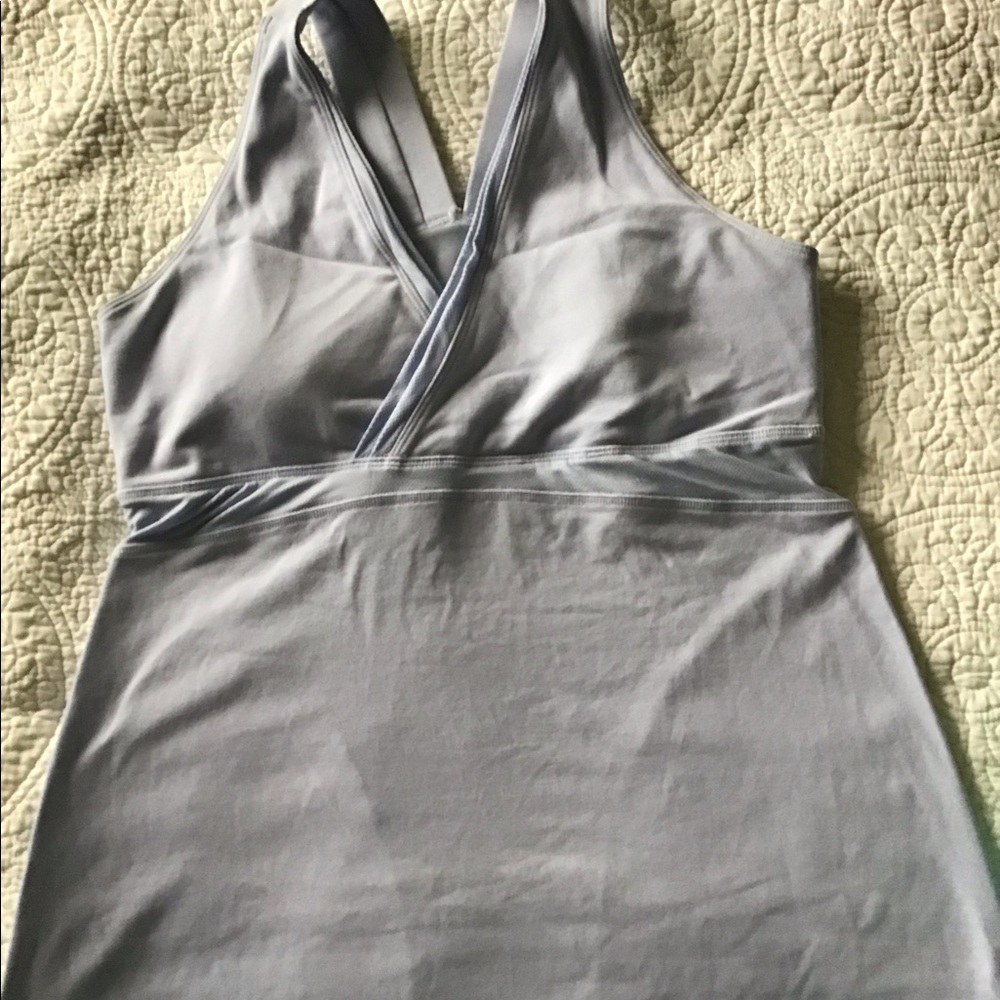 Lululemon top with shelf bra